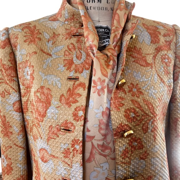 VINTAGE WILLIAM PEARSON Jacquard Three Piece Suit in Floral Tan Size 6 - Picture 6 of 16